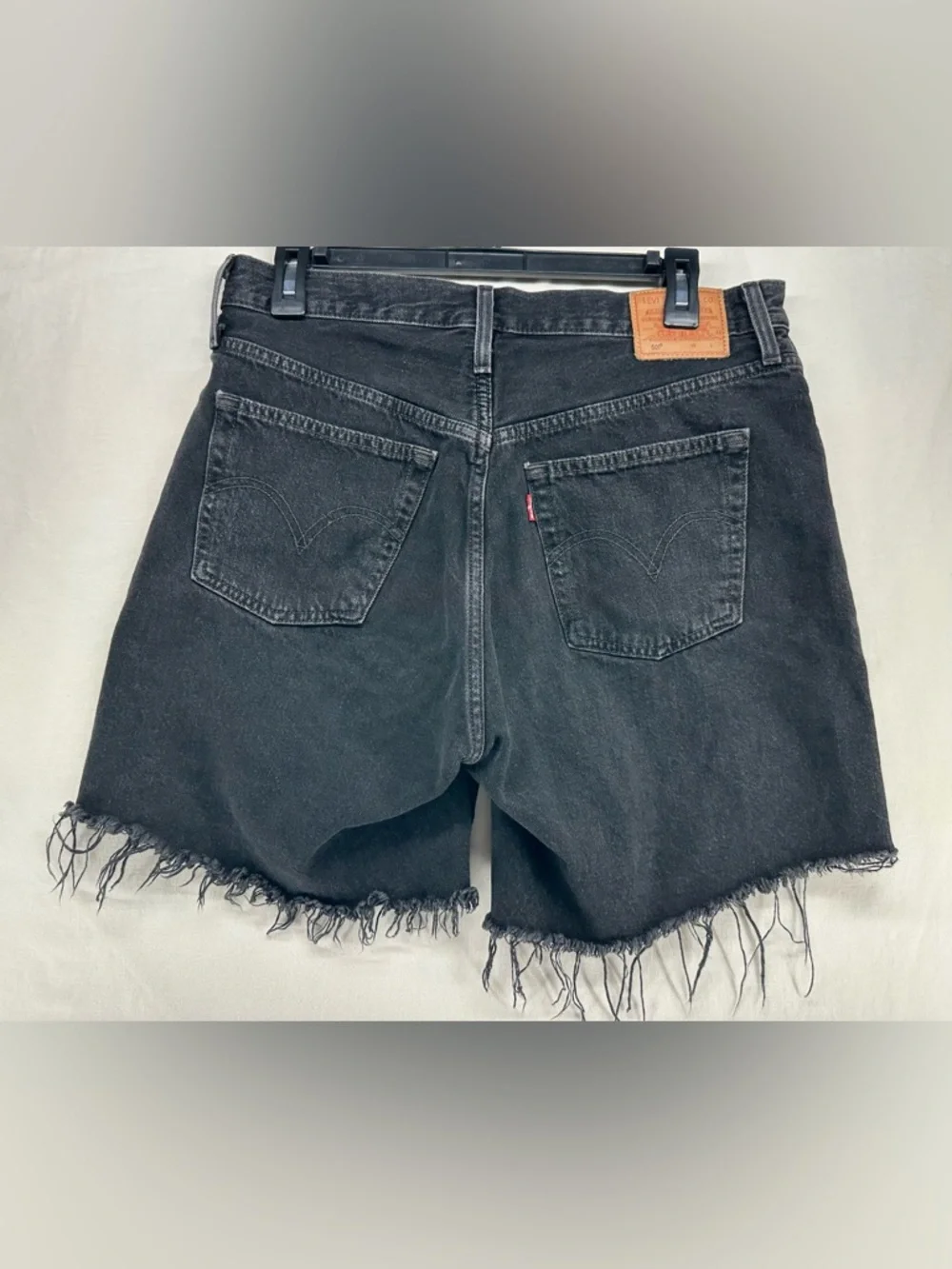Levi's 501 Mid Thigh Shorts Women's Size 29 Black Dark Wash 100% Cotton Denim - Picture 2 of 11